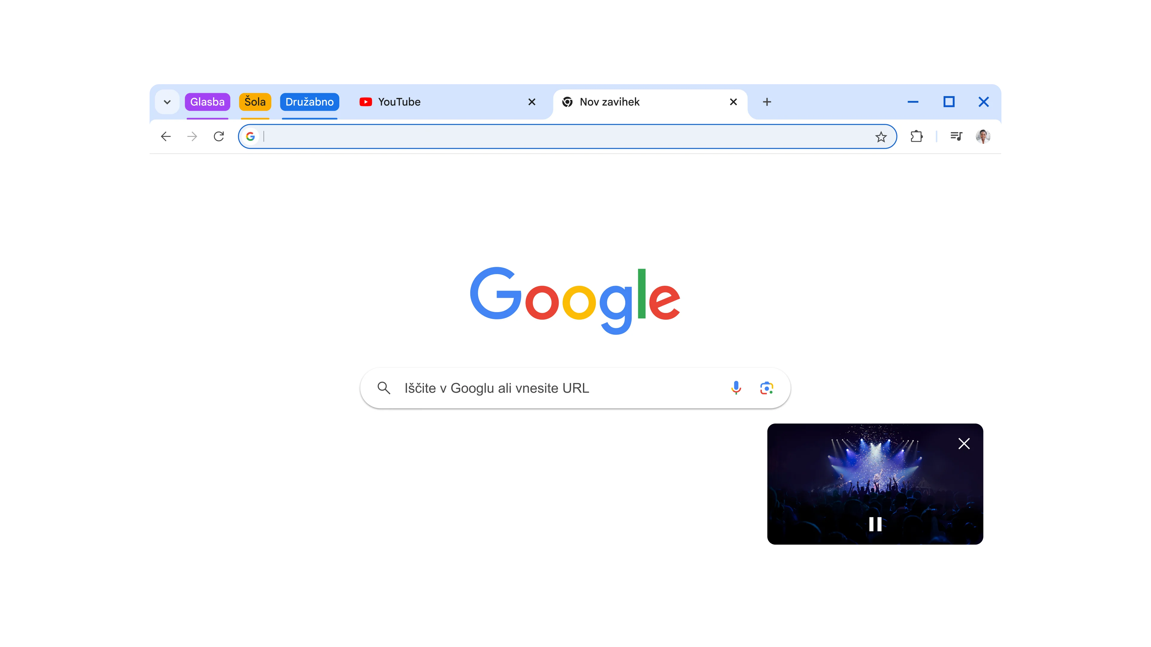 Videoposnetek koncerta je preklopljen v način slike v sliki.